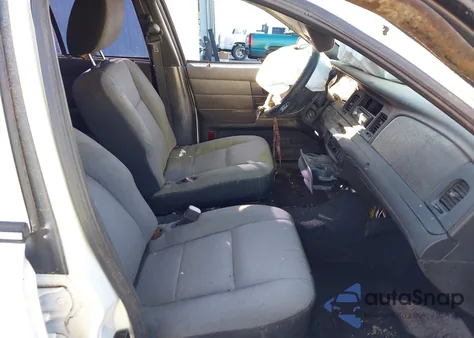 2010 Ford Crown Victoria Police/Police Interceptor z USA, uszkodzony, nr VIN 2FABP7BV1AX106407